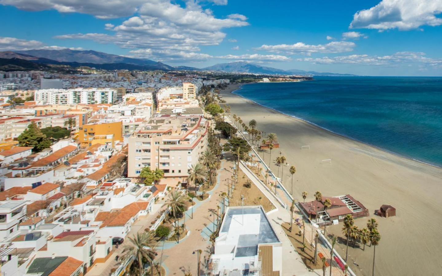 Moderno Piso Centrico 3 Habitaciones Junto Al Mar Y Parking Estepona Luaran gambar