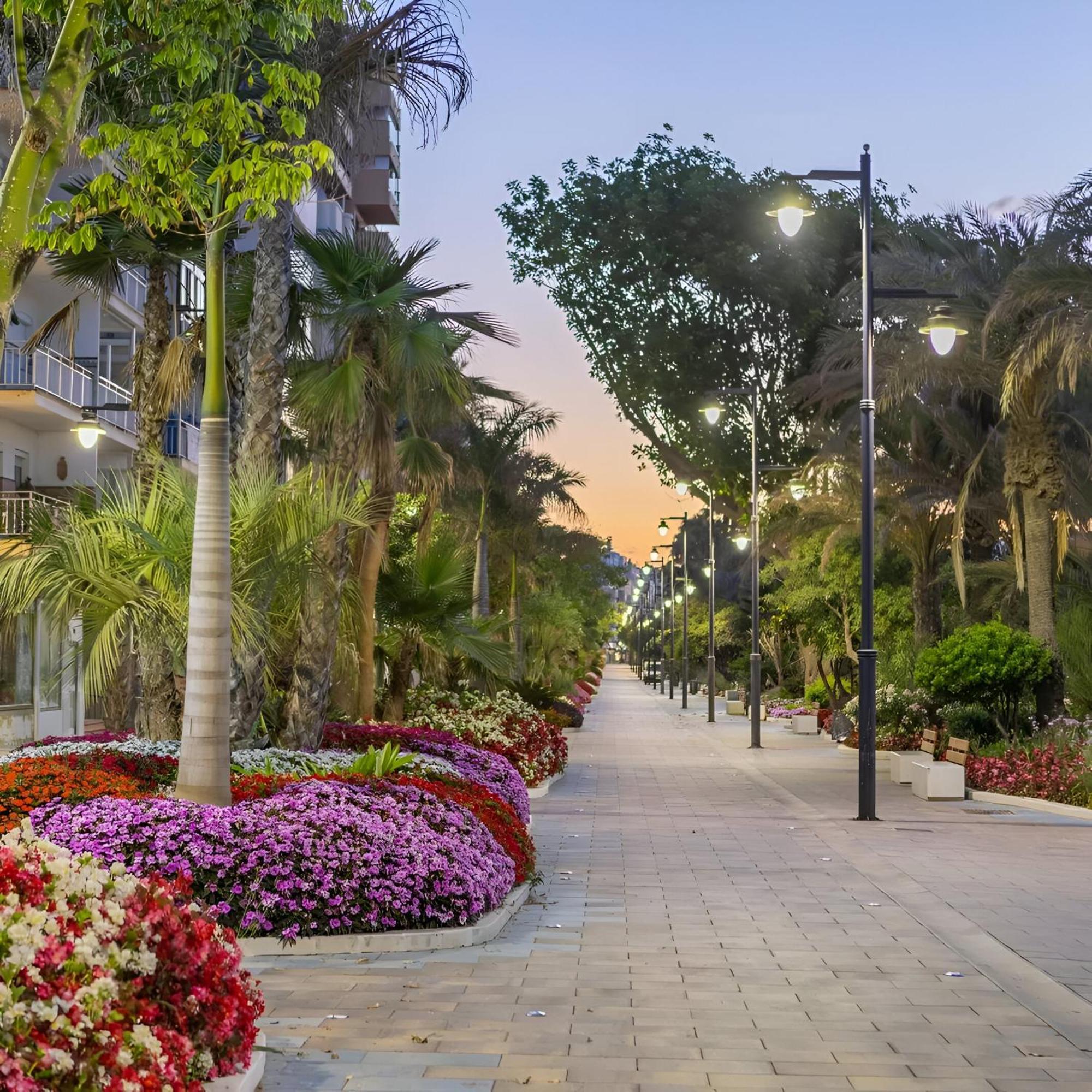 Moderno Piso Centrico 3 Habitaciones Junto Al Mar Y Parking Estepona Luaran gambar