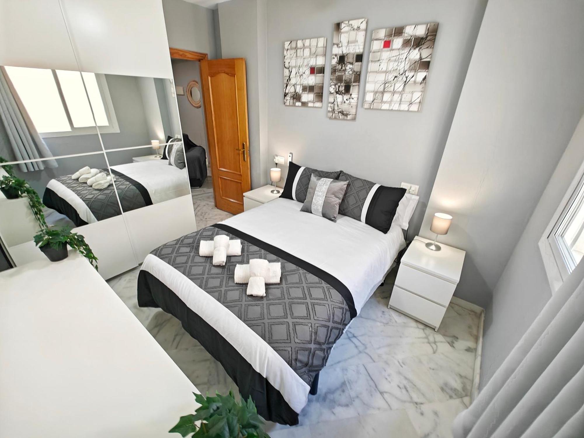 Moderno Piso Centrico 3 Habitaciones Junto Al Mar Y Parking Estepona Luaran gambar