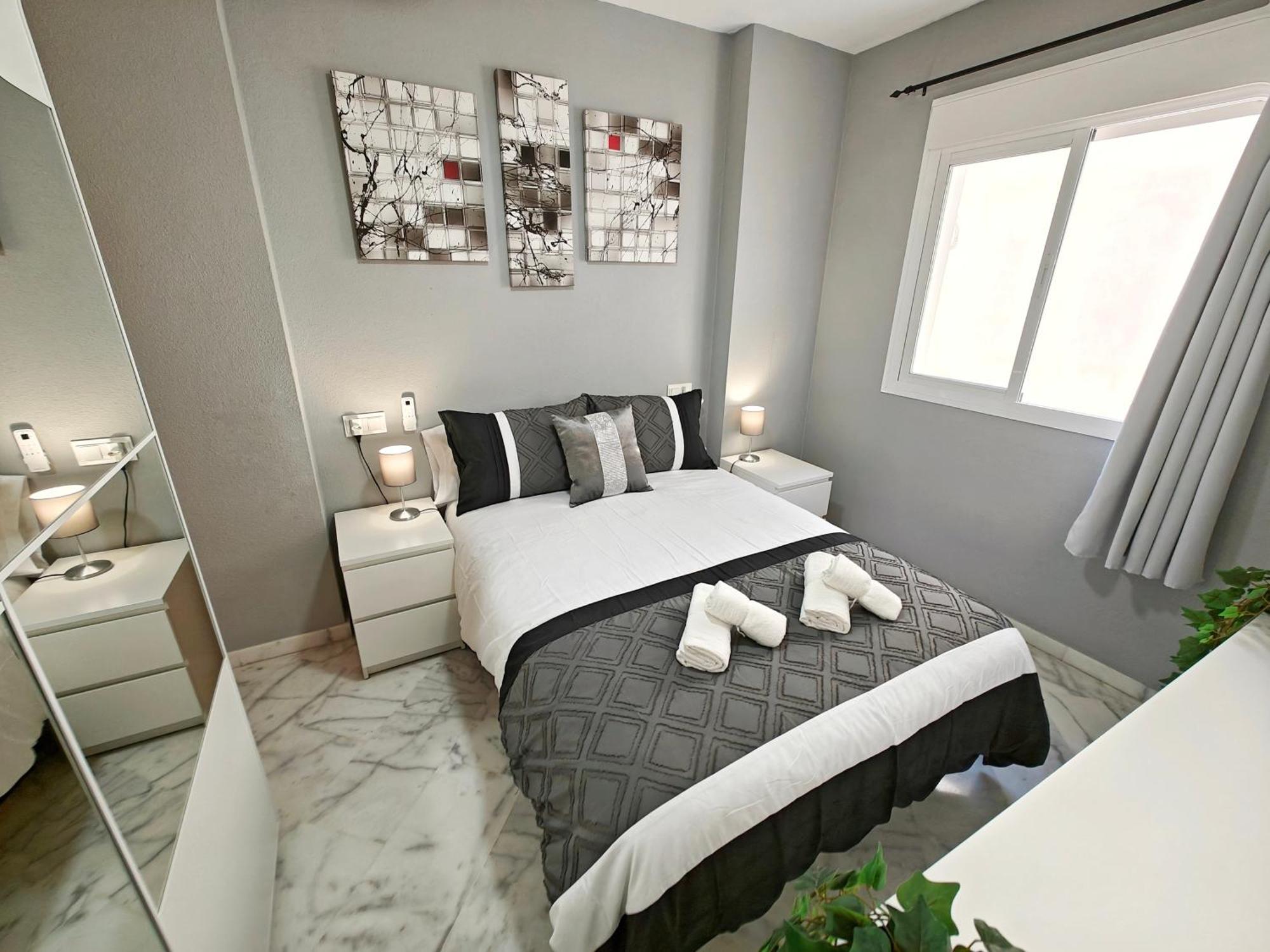 Moderno Piso Centrico 3 Habitaciones Junto Al Mar Y Parking Estepona Luaran gambar