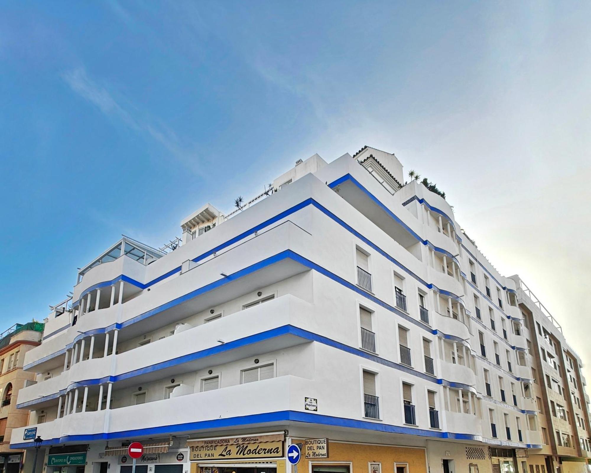 Moderno Piso Centrico 3 Habitaciones Junto Al Mar Y Parking Estepona Luaran gambar